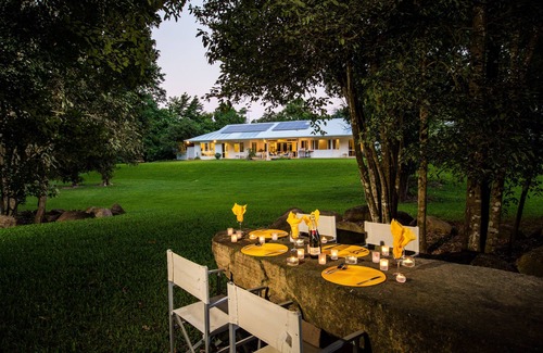Clifton Beach Casa | Luxury Home in Nature surrounded by Wallabies