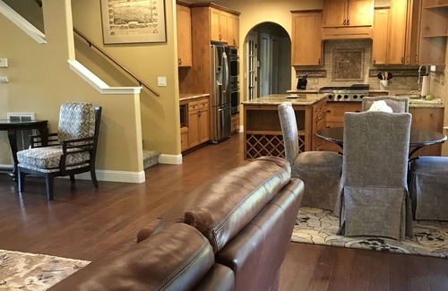 Columbia Casa | Luxury Home in Redding 4 bedrooms and office