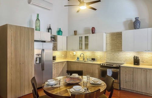 Old San Juan Apartamento | Luxury Home~ King Beds, Prime Location, 3 Balconies, Fast WiFI, AC in Every Room