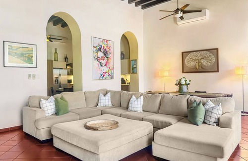Old San Juan Apartamento | Luxury Home~ King Beds, Prime Location, 3 Balconies, Fast WiFI, AC in Every Room
