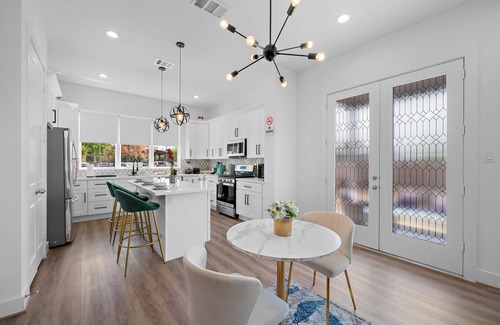 Riverside Terrace Casa | Luxury Home Near Med Center, Midtown & Downtown