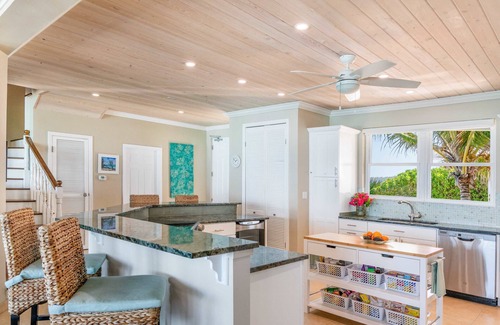 Tar Bay Casa | Casa de lujo en prístina playa de arena con juguetes de agua y todas las reseñas de 5 estrellas!