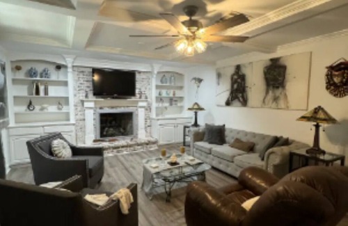 Kenner - Louis Armstrong International Airport Casa | Luxury Home, Seven minutes from the airport!