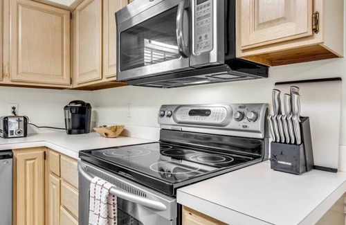 Kernersville Casa | Luxury Home! Sleep Up To 12! Close to everything!
