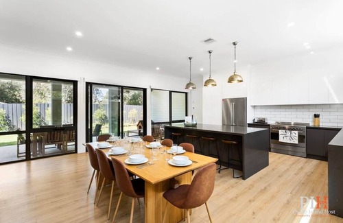 Silverleaves Casa | Luxury Home Sleeps 9 Guests