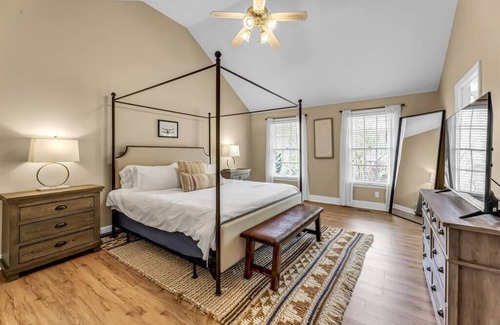Kernersville Casa | Luxury Home! Sleeps Up To 12! Great location!