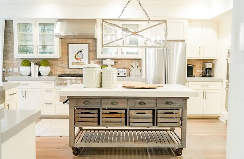 King City Casa | Large home steps to restaurants and the pier!
