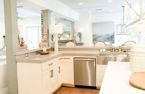 King City Casa | Large home steps to restaurants and the pier!