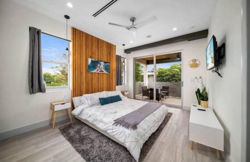 Victoria Park Casa | Luxury Home w 2 Pools near Beach