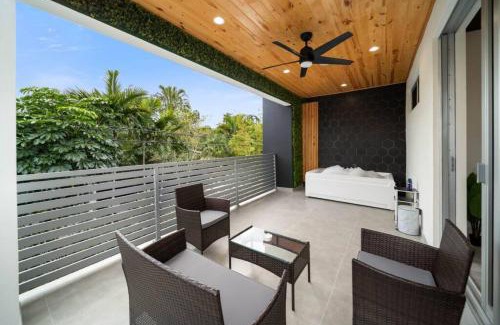 Victoria Park Casa | Luxury Home w 2 Pools near Beach