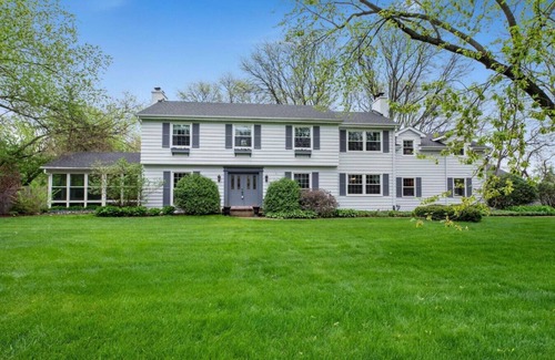 Fox Valley Apartamento | Designer Home: Heated Pool, Hot Tub, 4 Kings, Near Chicago