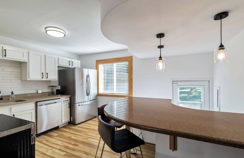 Ogden Casa | Luxury Home w/ Full Kitchen & Laundry