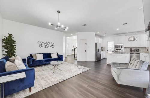 Flower Mound Casa | Luxury Home w Hot Tub near DFW Airport