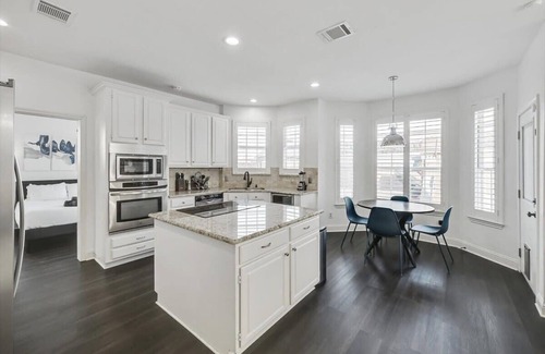 Flower Mound Casa | Luxury Home w Hot Tub near DFW Airport