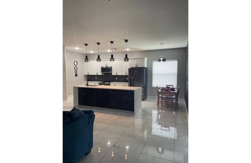 Winter Haven Casa | Luxury Home w/ Lanai, Billiards, 6min to Legoland