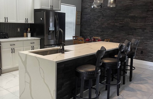Winter Haven Casa | Luxury Home w/ Lanai, Billiards, 6min to Legoland