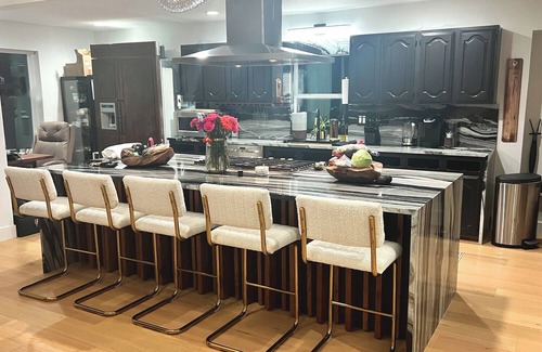 Lake Highlands Casa | Luxury Home w Pool, Chef's Kitchen, Poker Room & Massage Chairs