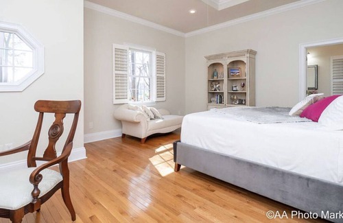Kathleen Casa | Luxury Home w Swim Spa. 10 guests. Home sits across street from Houston Lake.