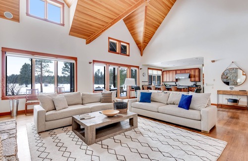 Black Butte Ranch Casa | Luxury home with amazing views, fireplace, pool, & hot tub