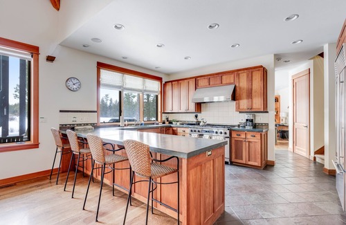 Black Butte Ranch Casa | Luxury home with amazing views, fireplace, pool, & hot tub