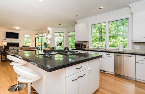 Chapel Hill Casa | Luxury Home-Walk to Franklin St