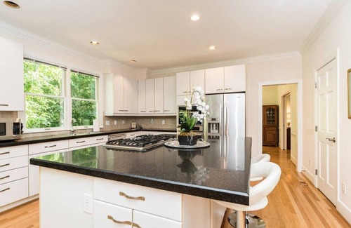 Chapel Hill Casa | Luxury Home-Walk to Franklin St