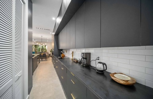Victoria Park Casa | Luxury Home with 2 Pools Near the Beach