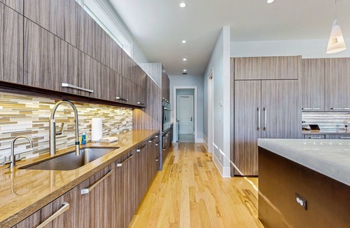 East Fort Lauderdale Casa | Luxury home with yacht accommodations, gym, sauna, pool/spa & waterfront views