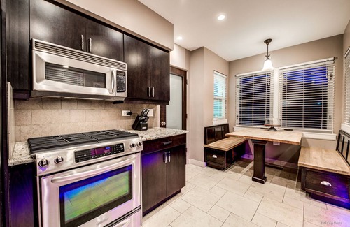 Morton Grove Casa | Luxury Home With Awesome Master Bathroom & Huge Back Yard