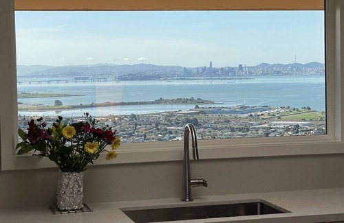 El Cerrito Casa | Luxury Home With Dramatic bay Views