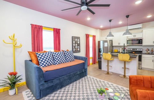 Waynesville Apartamento | NEW! Luxury Home w/Hot Tub Near Ft. Leonard Wood