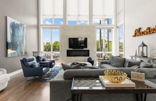 Eighth Avenue Casa | Luxury Home with HUGE Rooftop and 7 Beds