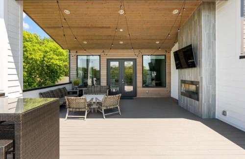 Eighth Avenue Casa | Luxury Home with HUGE Rooftop and 7 Beds