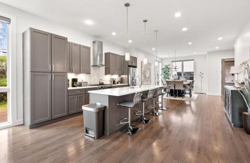 Eighth Avenue Casa | Luxury Home with HUGE Rooftop and 7 Beds