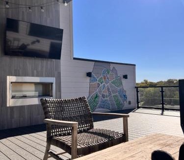 Eighth Avenue Casa | Luxury Home with HUGE Rooftop and 7 Beds