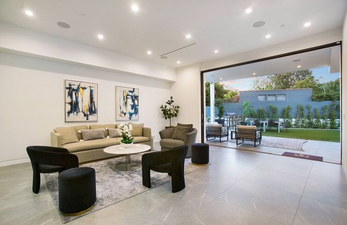 Brentwood Villa | Luxury home with Pool/Movie Theater/Sauna/GYM