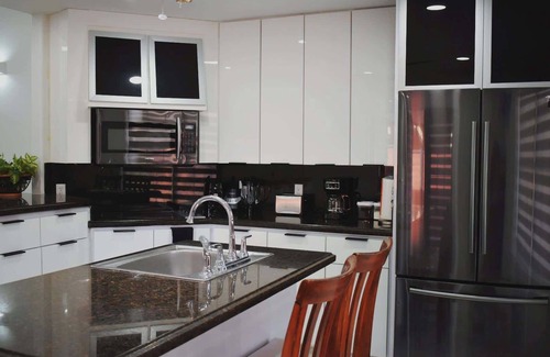 McAllen Casa | Luxury home with Pool, Electric Vehicle charger in McAllen near by hospitals and