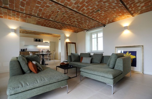 Costigliole d'Asti Otro | Luxury home with pool and spectecular views