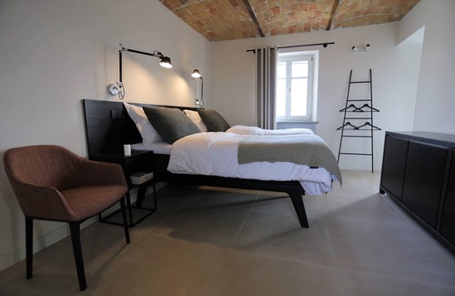 Costigliole d'Asti Otro | Luxury home with pool and spectecular views