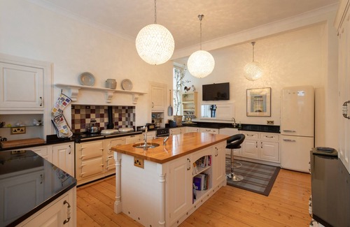 Rothesay Casa | Ideal para familias y grupos grandes que celebran una ocasión especial. Vistas al mar