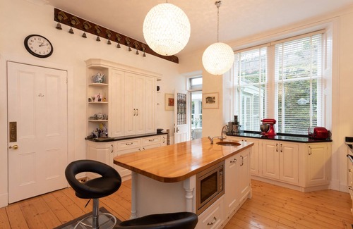 Rothesay Casa | Ideal para familias y grupos grandes que celebran una ocasión especial. Vistas al mar