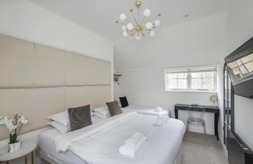 Bath Casa | Luxury Home with Terrace in Central Bath Sleeps 10