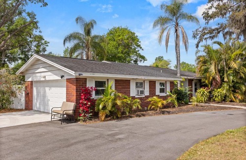 Kissimmee Casa | Luxury Home, Workspace, Movie Room and BBQ