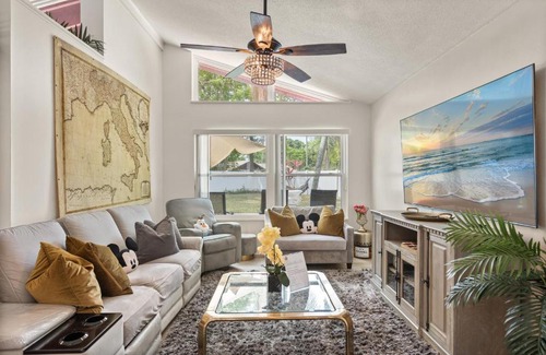 Kissimmee Casa | Luxury Home, Workspace, Movie Room and BBQ