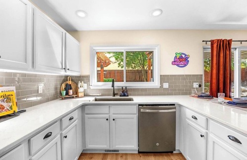 Southeast Boise Casa | Luxury! Hot tub, miniputt, sauna, game room, pets