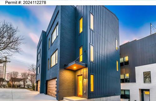 Hurwood Heights Casa | Luxury Hot Tub & Rooftop Deck Downtown Nashville