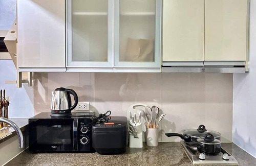 Legazpi Village Condominio | Luxury Hotel Condo 10minutes walked to Glorieta Mall, Landmark & One Ayala