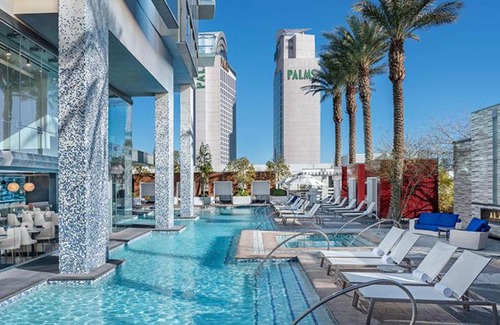 Las Vegas Apartamento | Luxury Hotel Suite With Private Strip View Balcony