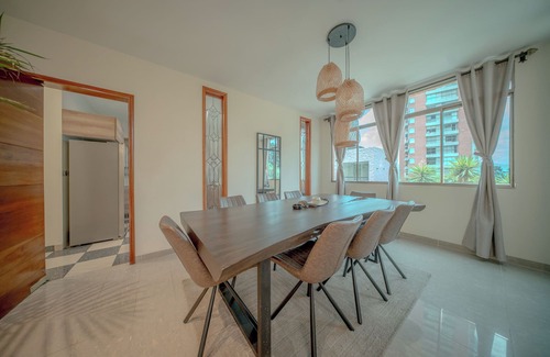El Tesoro Casa | Luxury House: 24/7 Security, Jacuzzi, Maid/Chef