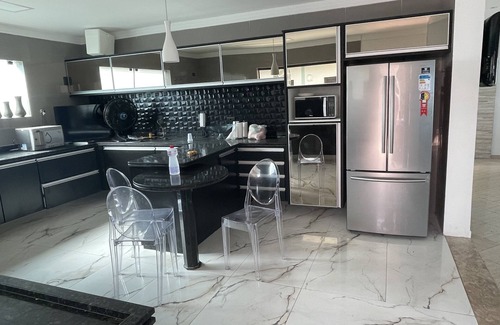 Jardim Centenario Casa | Luxury House in Enseada - For up to 26 People